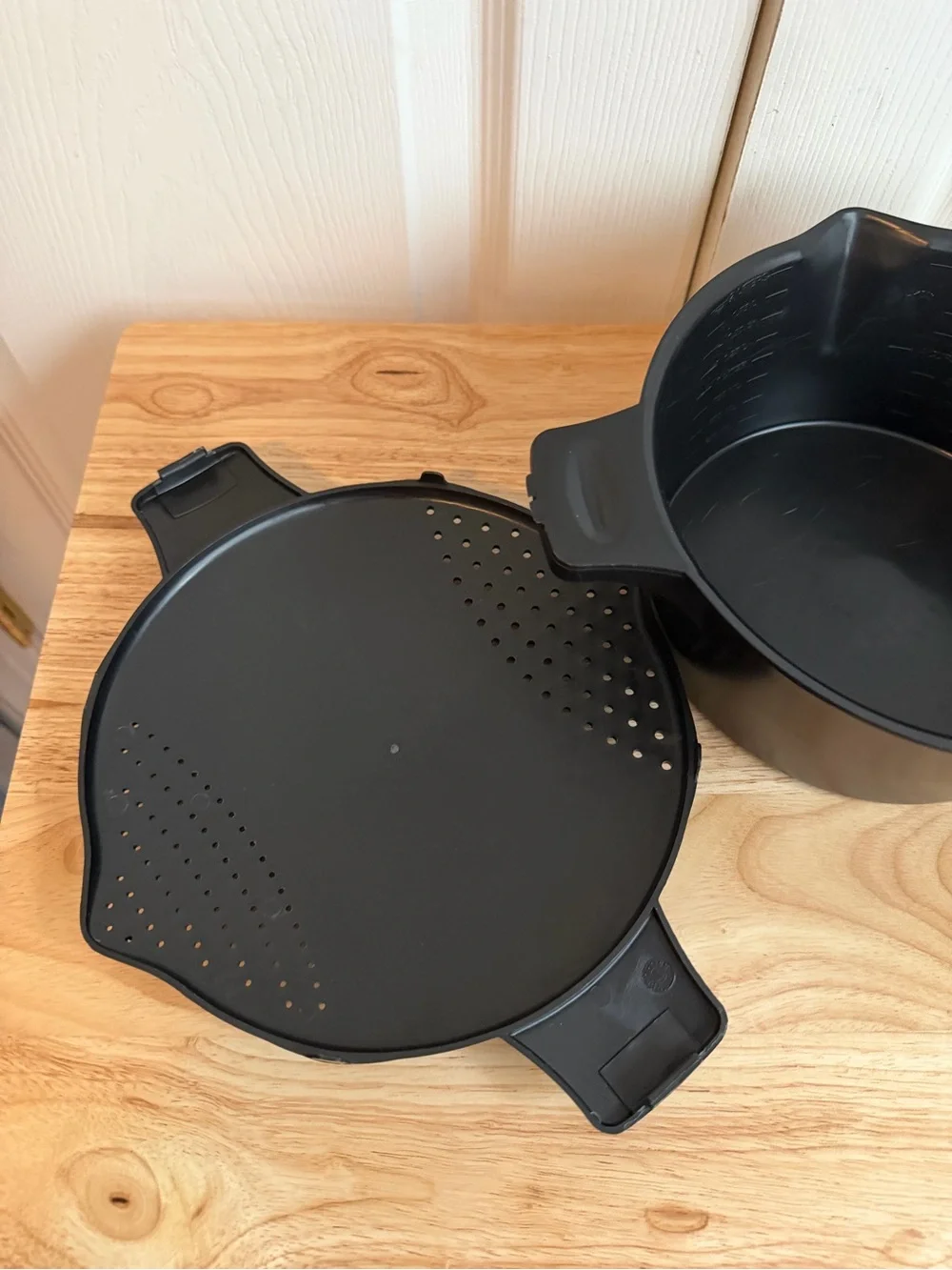 Pampered Chef Black Micro Cooker Microwave Steamer Large 8 Cup 2 Quart #2778